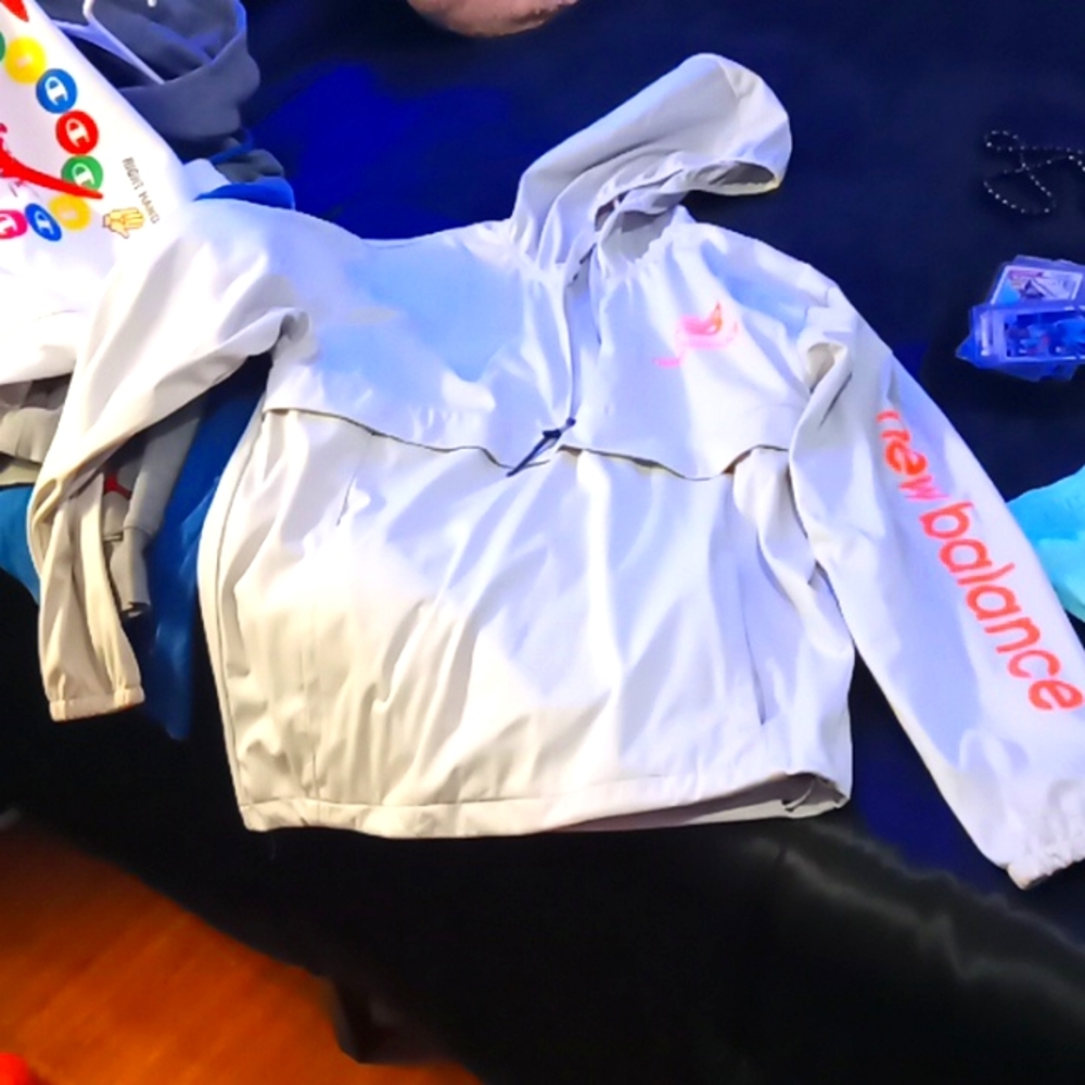 New balance men's medium windbreaker